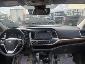 Toyota Highlander Limited 4x4 V6 (3.5L 6cyl 8A) 2017 Green