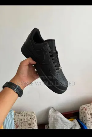 Size 46- 50 Nike Black White Sneakers Cw 6b