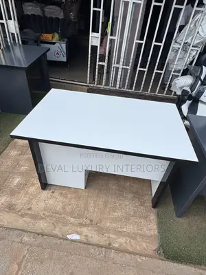 Tech / Content Table. 4ft by 3ft