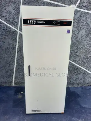Uk Pre-Owned Leec Compact Laboratory Incubator