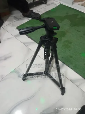 Adjustable Tripod With Bag for Photo and Video Shoot
