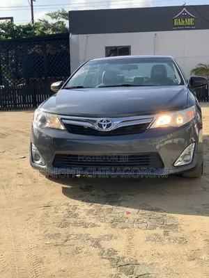 Toyota Camry LE 4dr Sedan (2.5L 4cyl 6A) 2012 Gray