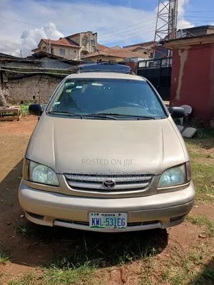 Toyota Sienna 2002 Gold