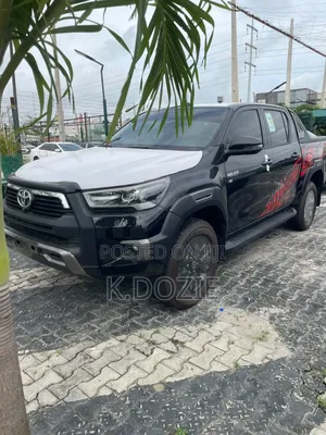 New Toyota Hilux 2025 Black