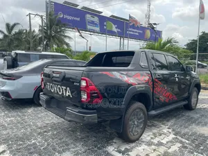 New Toyota Hilux 2025 Black