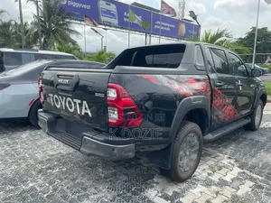 New Toyota Hilux 2025 Black