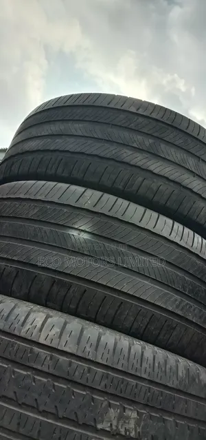 265/40r22 Tire First Grade Tokunbo Tire