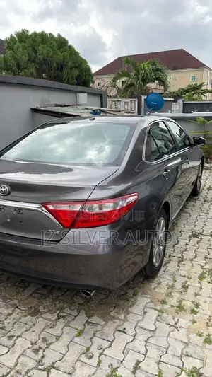 Toyota Camry XLE V6 4dr Sedan (3.6L 6cyl 6A) 2016 Gray