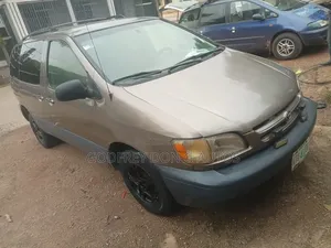 Toyota Sienna 1999 Gray