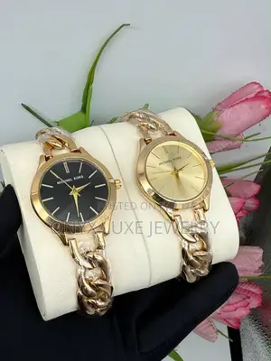 Micheal Kors Women’S Chain Strap Analog Quartz Wristwatch