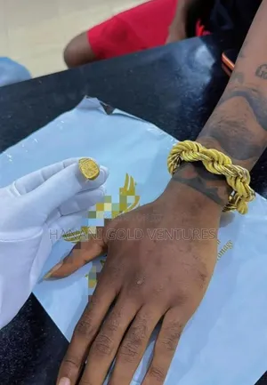 Pure 18karat Gold Twinz Hand Chain Available as Seen