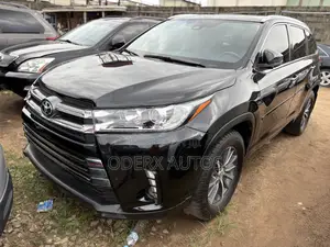 Toyota Highlander XLE 4x4 V6 (3.5L 6cyl 8A) 2018 Black