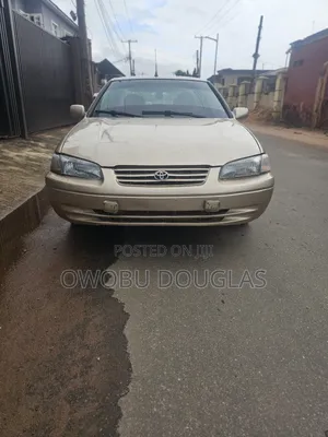 Toyota Camry LE 4dr Sedan (2.2L 4cyl 4A) 2000 Gold