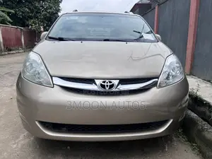 Toyota Sienna XLE Limited AWD 2006 Gold
