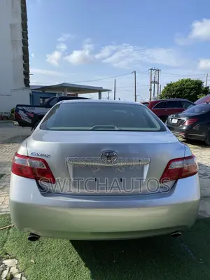 Toyota Camry XLE V6 4dr Sedan (3.5L 6cyl 6AM) 2009 Gold