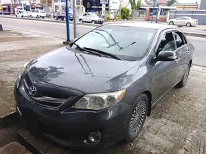 Toyota Corolla Base 4dr Sedan (1.8L 4cyl 5M) 2010 Gray