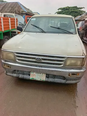 Toyota Tundra 1999 White