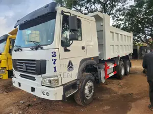 Uses Sino Howo Truck 2012 White