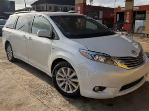 Toyota Sienna Limited Premium 7 Passenger (3.5L 6cyl 8A) 2016 White