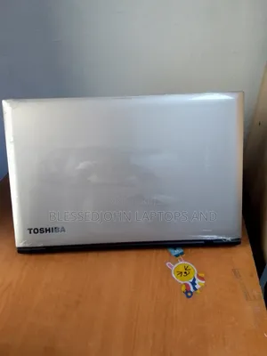 Laptop Toshiba Satellite L70 8GB Intel Core i5 HDD 1T