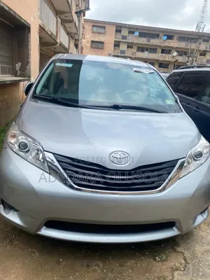 Toyota Sienna 2012 Silver