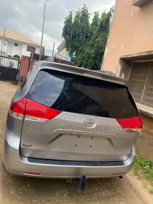 Toyota Sienna 2012 Silver