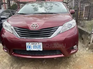 Toyota Sienna 2011 Red