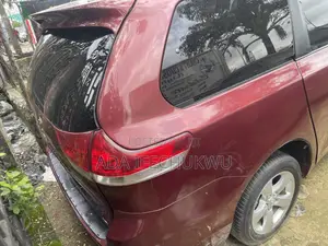 Toyota Sienna 2011 Red