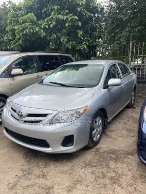 Toyota Corolla LE 4dr Sedan (1.8L 4cyl 4A) 2011 Silver