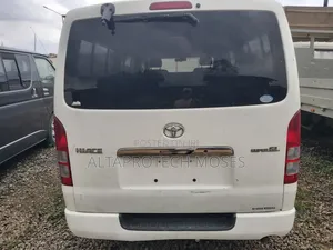 Toyota HiAce 2014 White
