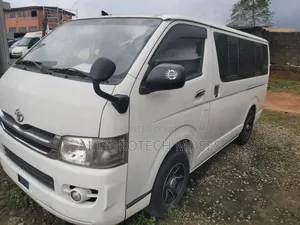 Toyota HiAce 2014 White