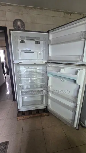 LG Top-Freezer Refrigerator