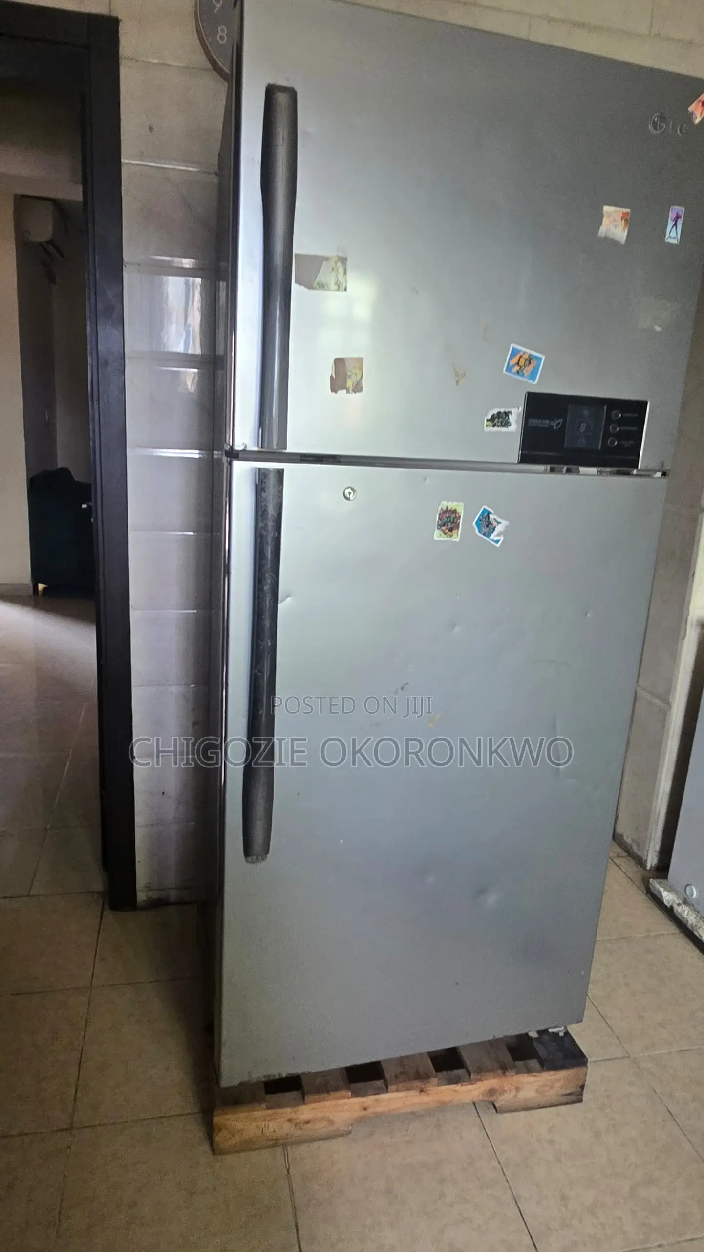 LG Top-Freezer Refrigerator