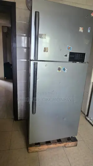 LG Top-Freezer Refrigerator