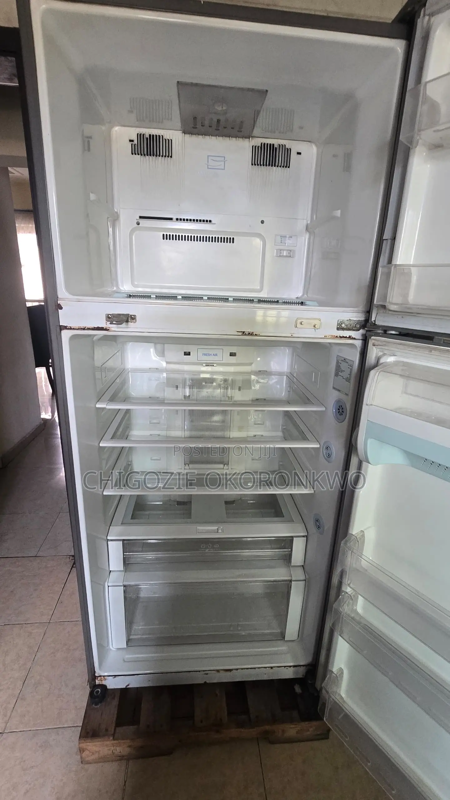 LG Top-Freezer Refrigerator