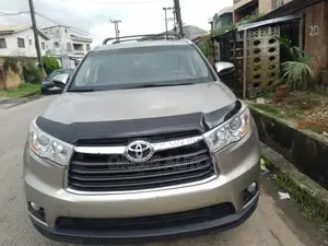 Toyota Highlander 2016 Gold