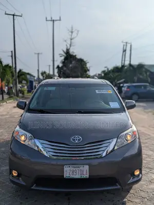 Toyota Sienna LE 7-Passenger Mobility 4dr Minivan (3.5L 6cyl 6A) 2014 Gray