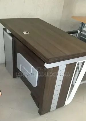 Quality Office Table With 3 Drawers