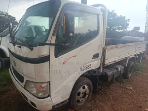 Toyota Dyna 2010