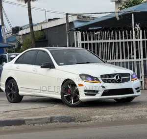 Mercedes-Benz C300 Luxury Sedan RWD (3.0L 6cyl 7A) 2011 White