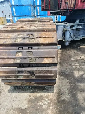 Liebherr 200 Tons Crawler Company Used
