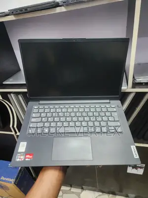 Laptop Lenovo V14 G4 IRU 8GB AMD Ryzen 3 SSD 256GB