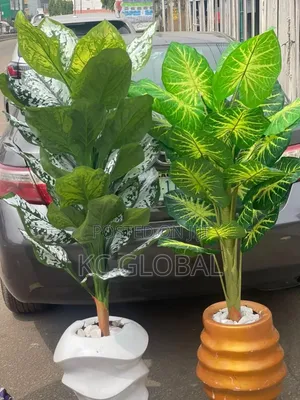 Spanish Product Synthetic Flower and Vase Available