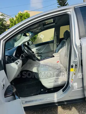Toyota Venza XLE 2012 Silver