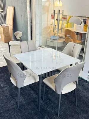 Exotic Dining Table With 4 Seaters
