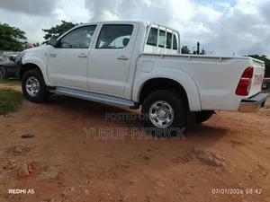 Toyota Hilux 2014 White