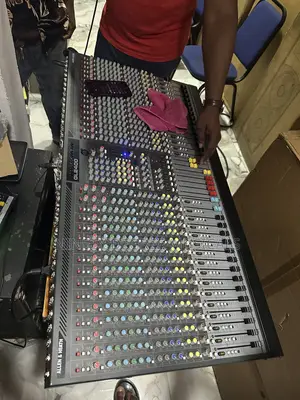 Allen Heath Gl2400 32 Channel
