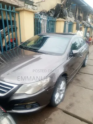 Volkswagen Passat 2011 Gold
