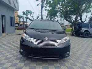 Toyota Sienna 2014 Black