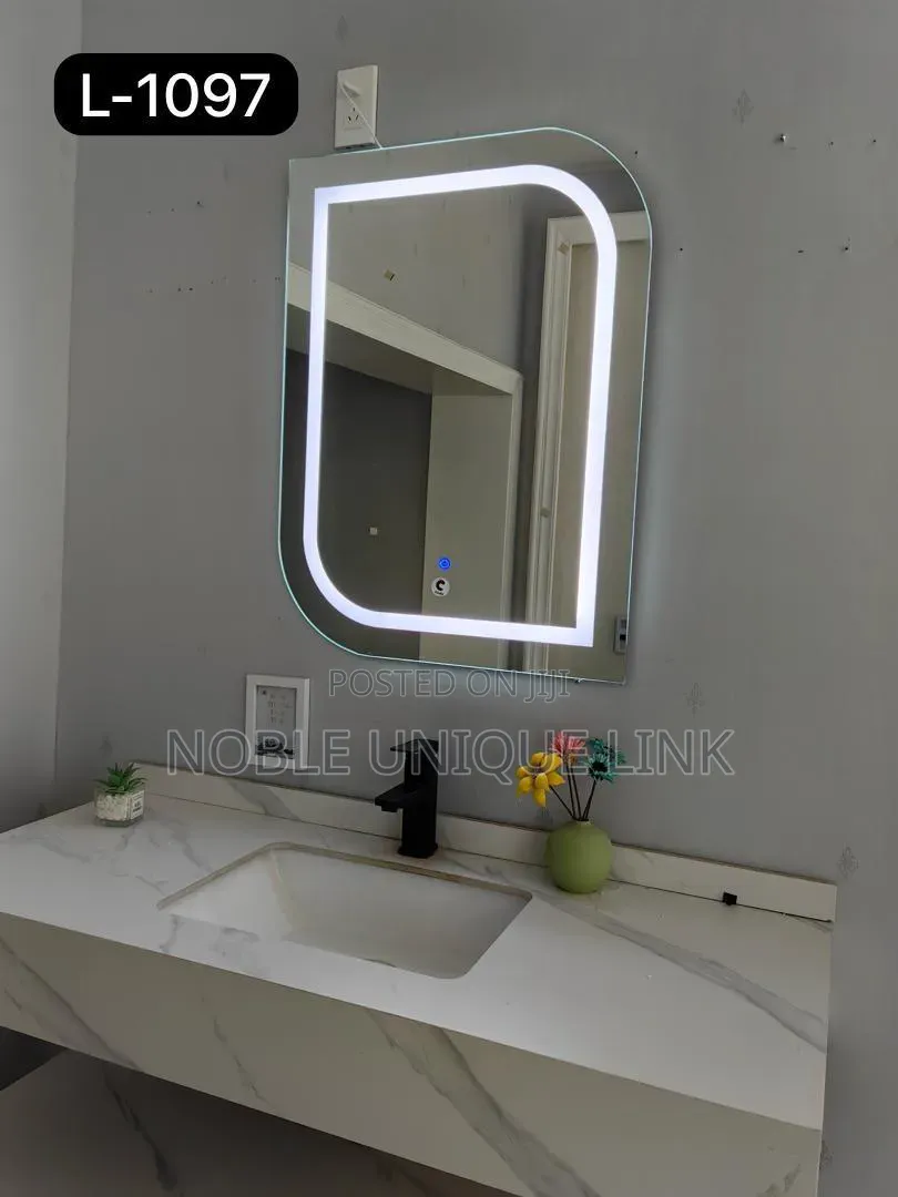 60×80 Mirror With Multiple Lights